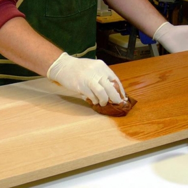 Какие есть отличия в маслах для покрытия деревянной поверхности? - фото