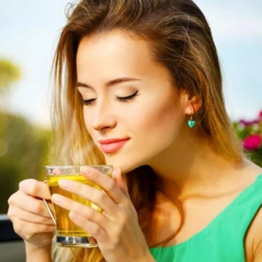 Чому в спеку краще пити теплий чай, а не холодні напої фото